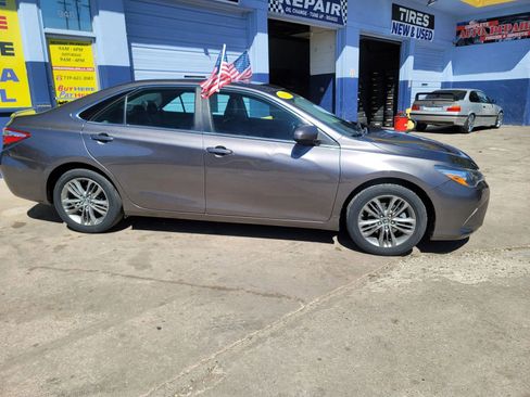 Used 2015 Toyota Camry SE image 4