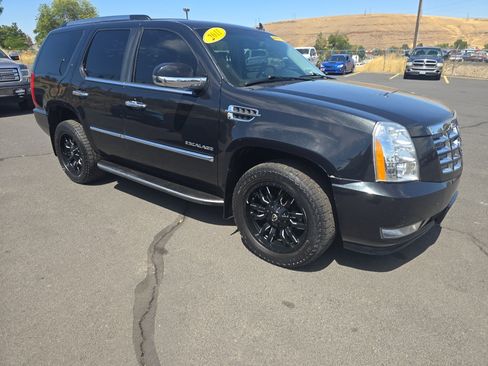 Used 2011 Cadillac Escalade Luxury AWD/4WD image 1