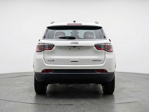 Used 2025 Jeep Compass Latitude image 7