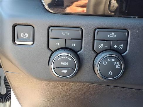 Used 2025 Chevrolet Silverado 1500 LT image 20