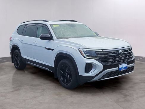 Used 2024 Volkswagen Atlas Peak Edition SEL AWD/4WD image 3