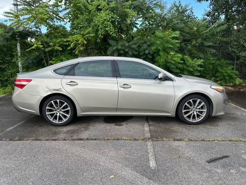 Used 2014 Toyota Avalon XLE Touring FWD image 2