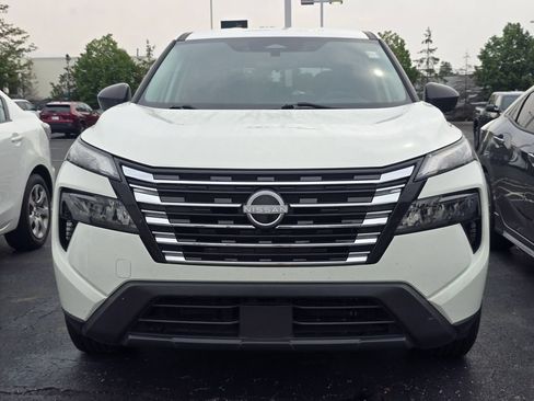 Used 2024 Nissan Rogue S AWD/4WD image 2