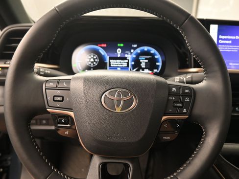 Certified 2025 Toyota Crown XLE image 11