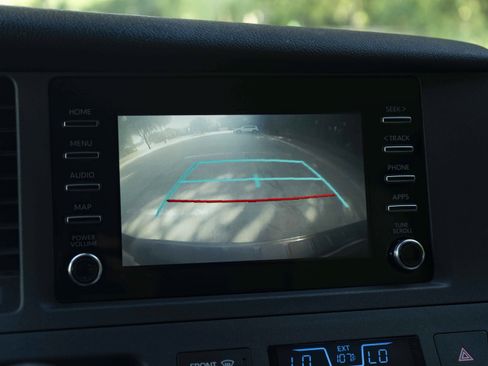 Used 2019 Toyota Sienna L FWD image 30