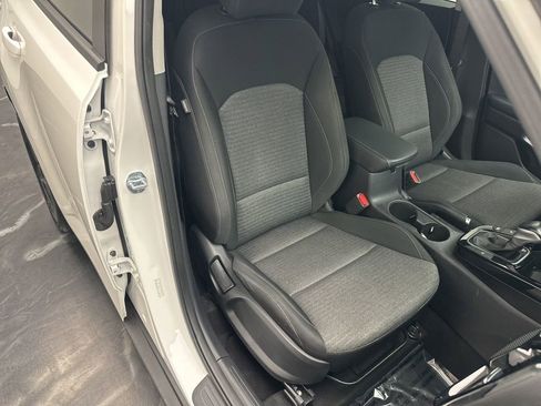 Used 2023 Kia Soul EX image 9