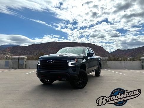 Used 2025 Chevrolet Silverado 1500 LT Trail Boss w/ Convenience Package II AWD/4WD image 1