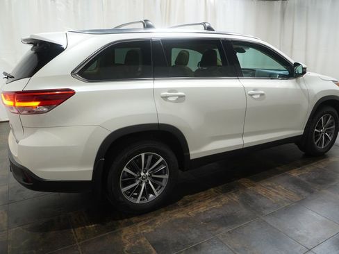 Used 2019 Toyota Highlander XLE AWD/4WD image 4