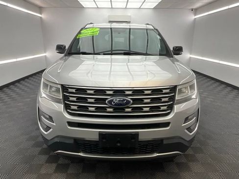 Used 2017 Ford Explorer XLT FWD image 2