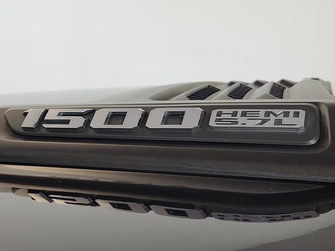 Used 2019 RAM 1500 Laramie RWD image 8