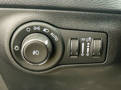Used 2018 Jeep Compass Limited AWD/4WD image 11