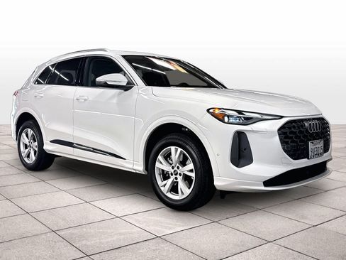 Certified 2025 Audi Q5 Premium AWD/4WD image 2