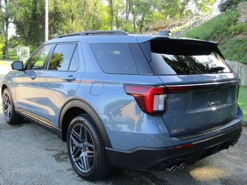 Used 2025 Ford Explorer ST w/ Sun And Sound Package AWD/4WD image 2
