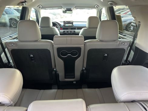 Used 2025 Honda Pilot EX-L image 17