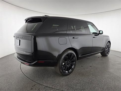 New 2026 Land Rover Range Rover Long Wheelbase SE image 2