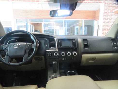 Used 2018 Toyota Sequoia Limited w/ Safety & Convenience Package AWD/4WD image 58