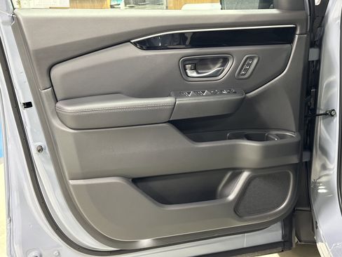 New 2025 Honda Pilot Touring image 13