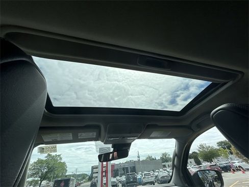 Certified 2024 Nissan Frontier SL image 24