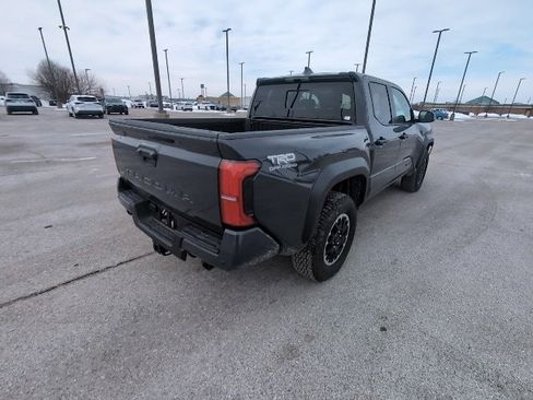Used 2025 Toyota Tacoma TRD Off-Road image 3