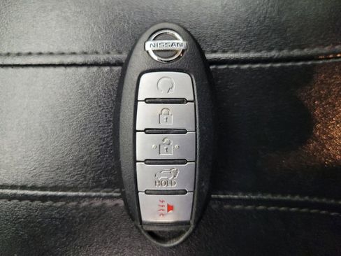 Used 2018 Nissan Rogue SV AWD/4WD image 32