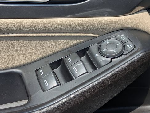 Used 2023 Chevrolet Traverse LS FWD image 11