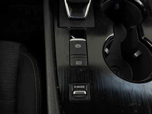 Used 2023 Nissan Rogue SV image 23