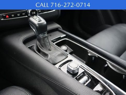 Used 2020 Volvo XC90 T6 Momentum w/ Protection Package Premier image 11