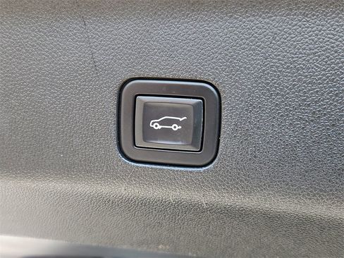 Used 2021 Chevrolet Suburban RST w/ Luxury Package image 11