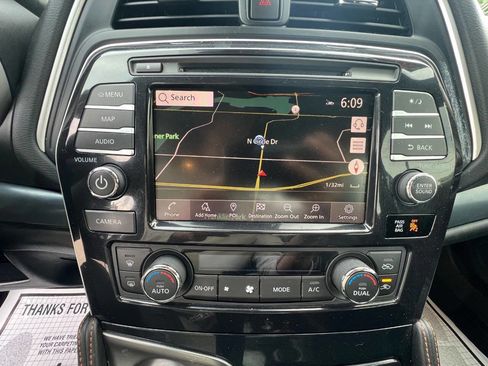 Used 2023 Nissan Maxima SR w/ Sport Mat Group FWD image 17