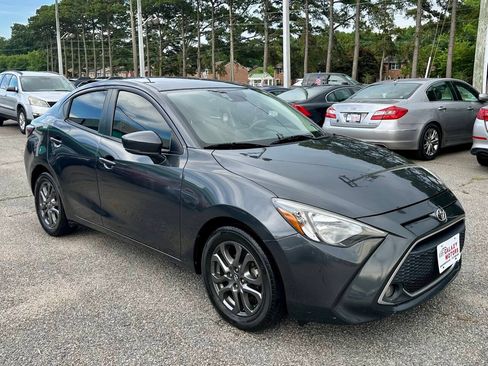 Used 2020 Toyota Yaris LE FWD image 2