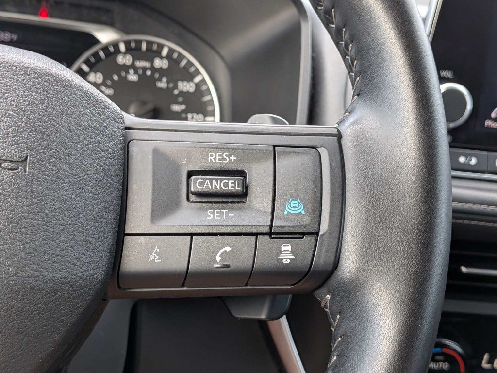 Used 2025 Nissan Rogue SV AWD/4WD image 29