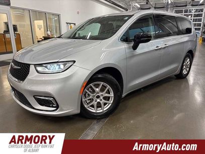 Used 2024 Chrysler Pacifica Touring-L