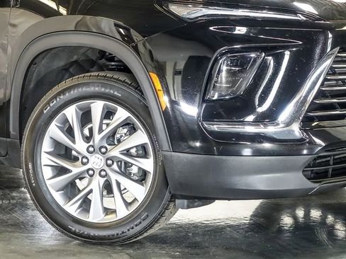 Certified 2025 Buick Enclave Preferred AWD/4WD image 4