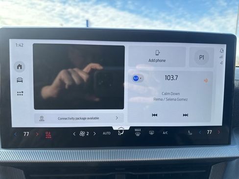 Used 2025 Ford Explorer ST-Line w/ Premium Package image 35