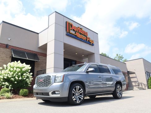 Used 2019 GMC Yukon XL Denali w/ Denali Ultimate Package AWD/4WD image 42
