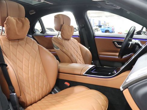 Used 2022 Mercedes-Benz S 580 4MATIC Sedan w/ AMG Line Package image 34
