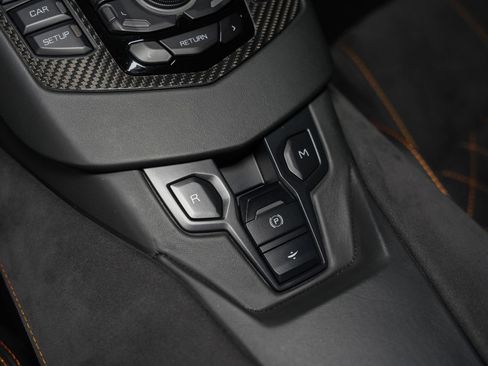 Used 2018 Lamborghini Aventador S image 41