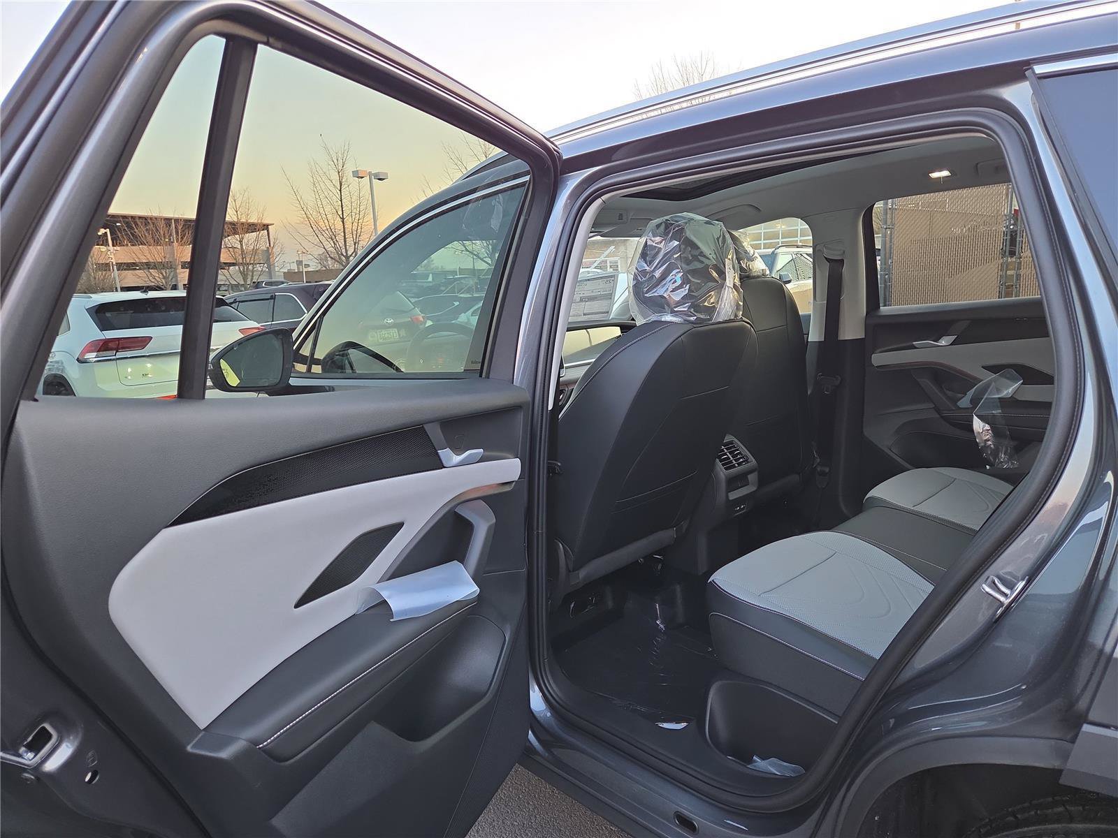 Used 2026 Volkswagen Tiguan SE AWD/4WD image 22