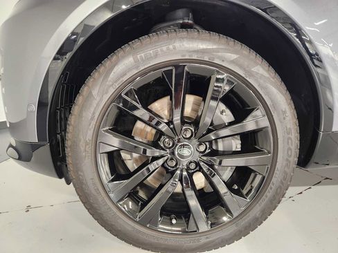 Used 2026 Land Rover Discovery Limited Edition AWD/4WD image 8