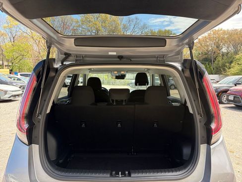 Used 2025 Kia Soul LX w/ LX Technology Package FWD image 29