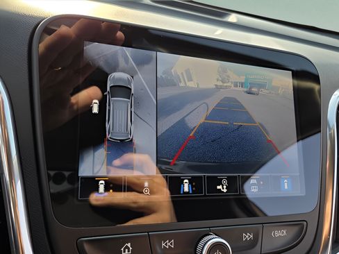 Certified 2023 Chevrolet Equinox LT FWD image 19