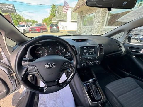 Used 2017 Kia Forte S FWD image 17