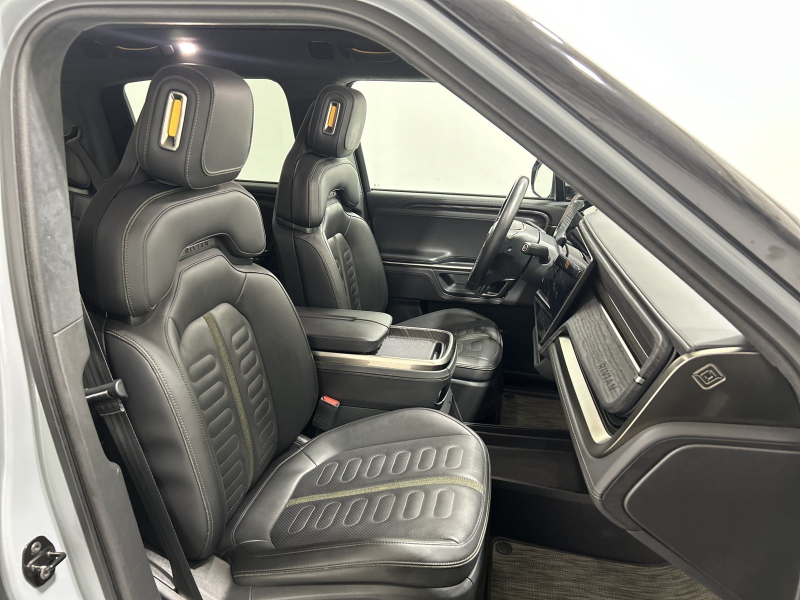 Used 2023 Rivian R1T Adventure Dual AWD/4WD image 23