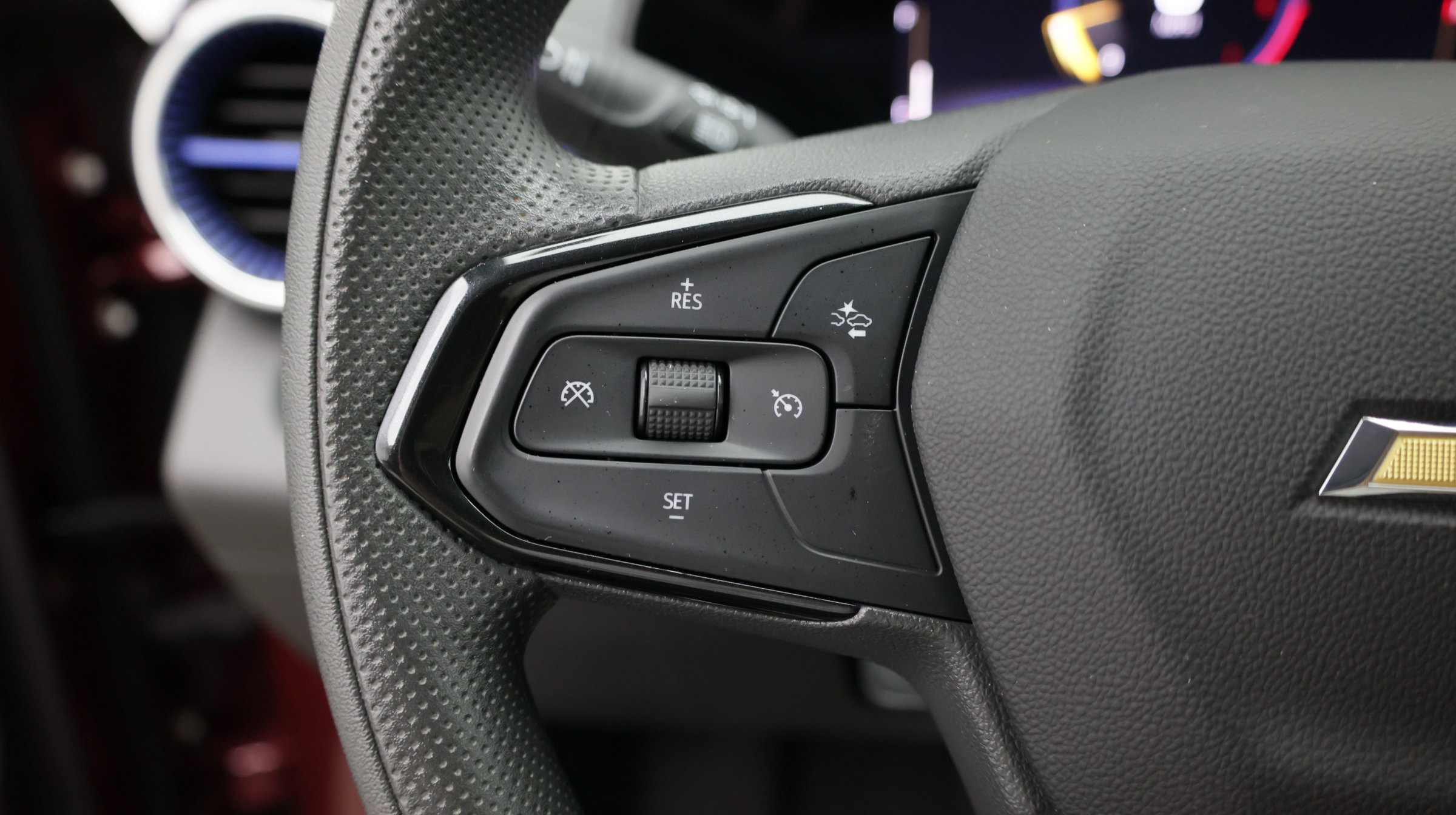 Used 2025 Chevrolet Trax LT FWD image 19