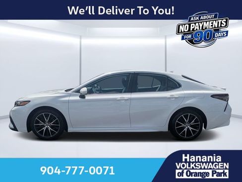 Used 2023 Toyota Camry SE FWD image 6