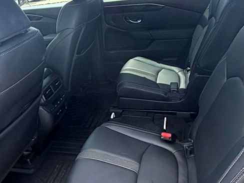 Used 2024 Honda Pilot Touring image 11