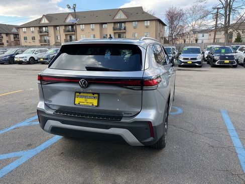 New 2026 Volkswagen Tiguan SE image 7