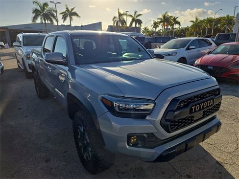 Used 2020 Toyota Tacoma TRD Off-Road image 2