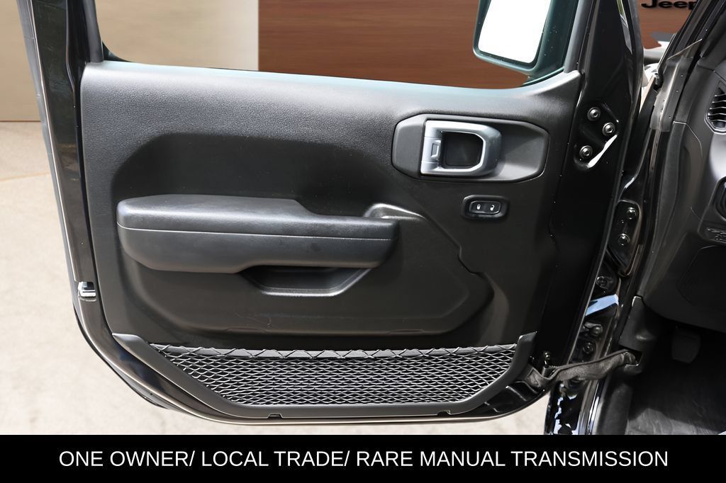 Used 2025 Jeep Wrangler Sport AWD/4WD image 10