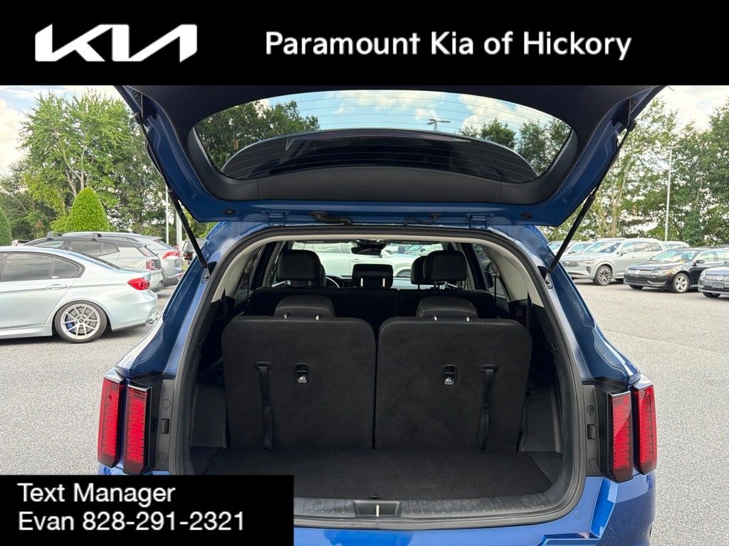 Used 2023 Kia Sorento S w/ Panoramic Sunroof Package FWD image 10